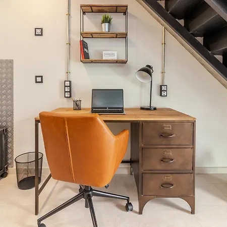 Daire Flatguest Industrial Loft By Marina - Wifi *