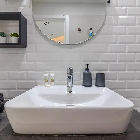 Daire Flatguest Industrial Loft By Marina - Wifi *