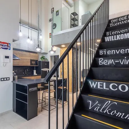 Flatguest Industrial Loft By Marina - Wifi Daire