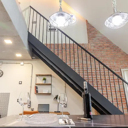 Daire Flatguest Industrial Loft By Marina - Wifi *