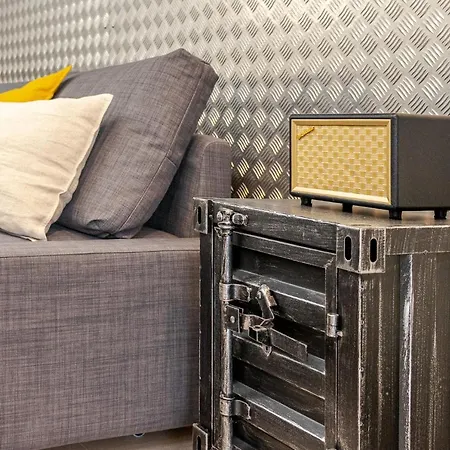 Flatguest Industrial Loft By Marina - Wifi Daire *